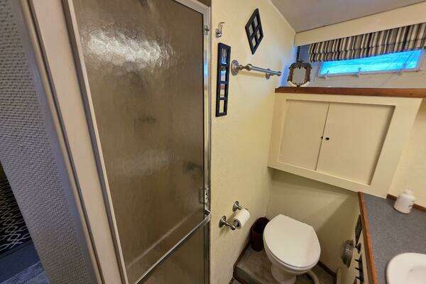 Chris-Craft Roamer 60 Yacht For Sale