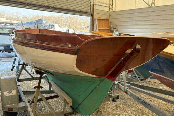 Photo of the 1939 Herreshoff H 12.5 "Daisy ex. Normandie"