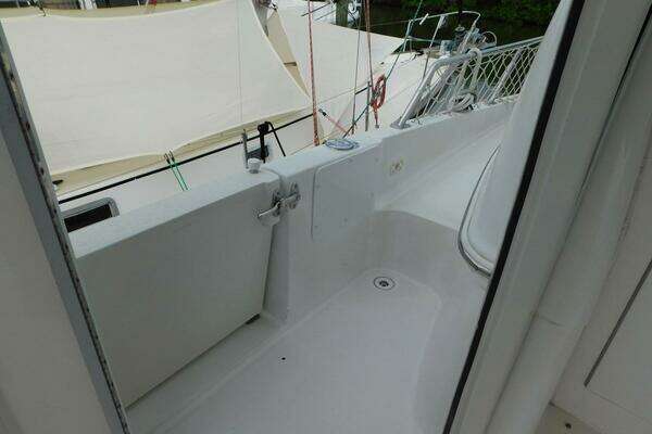 Carver 44 CPMY Yacht For Sale
