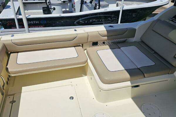 2022 Chris-Craft 35
