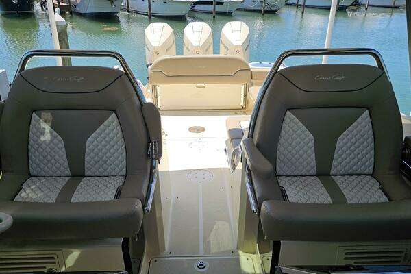 2022 Chris-Craft 35