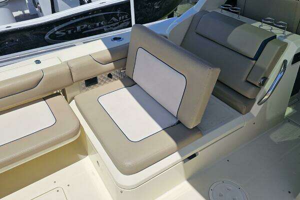 2022 Chris-Craft 35
