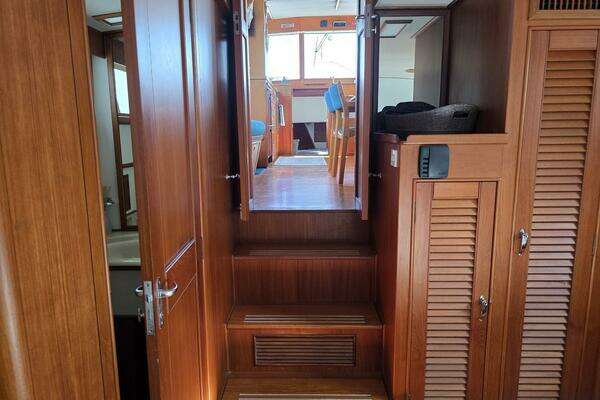 Grand Banks 42 Classic Yacht For Sale
