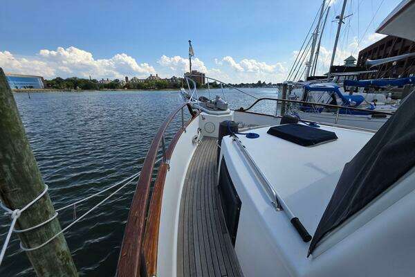 Grand Banks 42 Classic Yacht For Sale