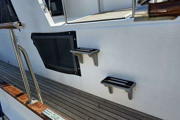 Grand Banks 42 Classic Yacht For Sale