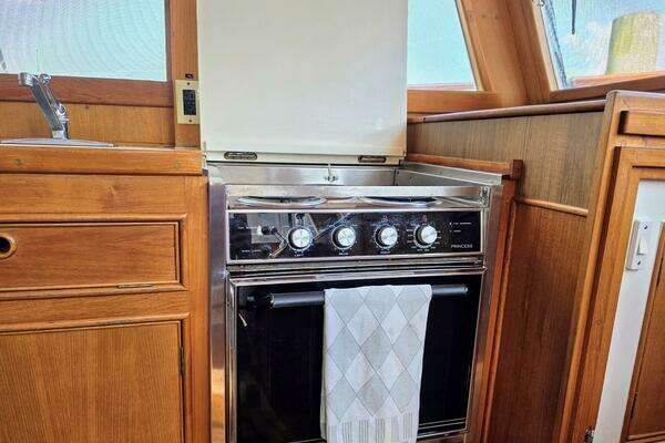 Grand Banks 42 Classic Yacht For Sale