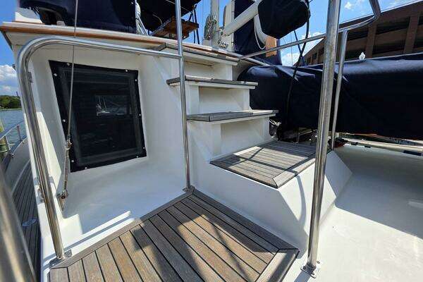 Grand Banks 42 Classic Yacht For Sale