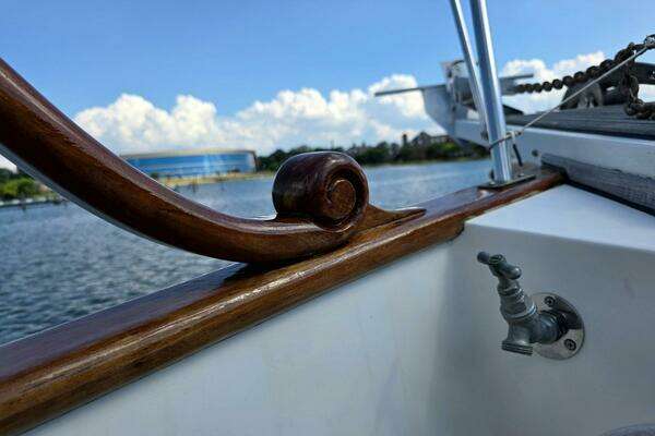 Grand Banks 42 Classic Yacht For Sale