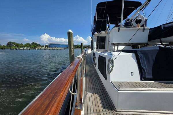 Grand Banks 42 Classic Yacht For Sale