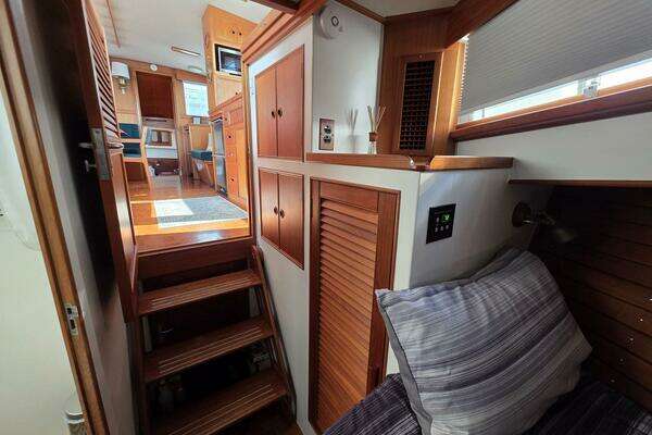 Grand Banks 42 Classic Yacht For Sale