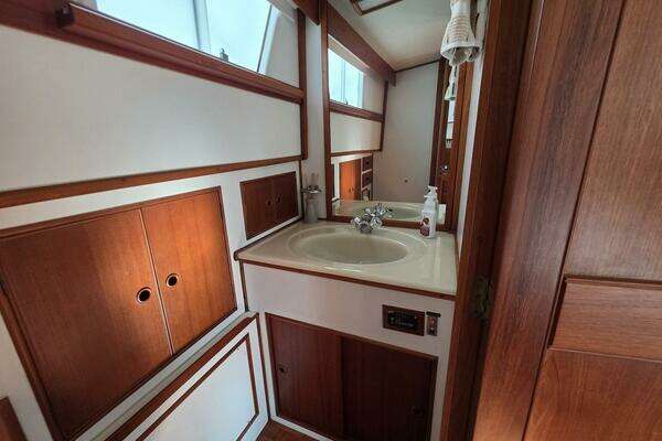 Grand Banks 42 Classic Yacht For Sale