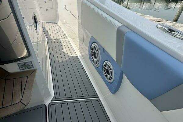 Robalo R360 Yacht For Sale