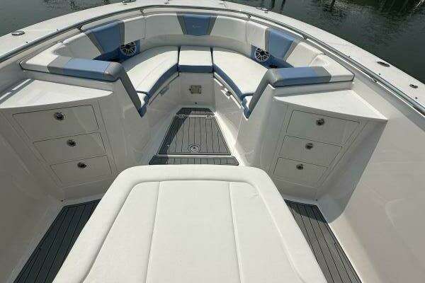 Robalo R360 Yacht For Sale