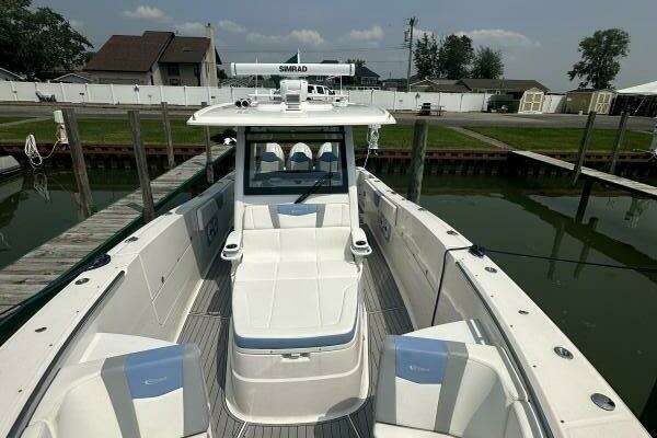 2023 Robalo 36