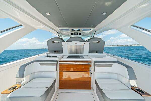 Tiara Yachts 38 LS Yacht For Sale