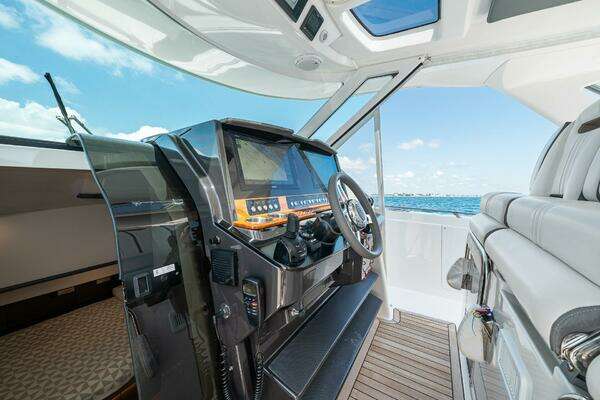 Tiara Yachts 38 LS Yacht For Sale