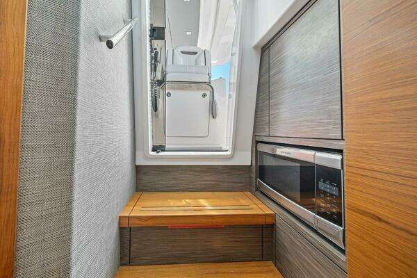 Tiara Yachts 38 LS Yacht For Sale