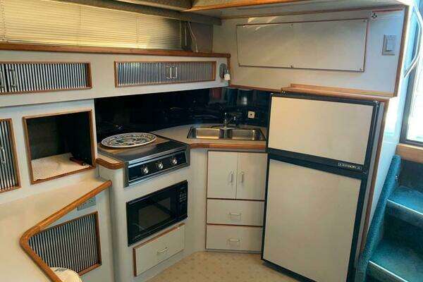 Photo of the 1989 Sea Ray 390 Express "Double Eagle"