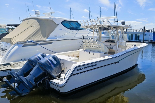 2011 Grady-White 30