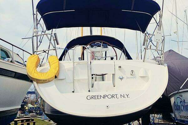 Photo of the 2004 Jeanneau 