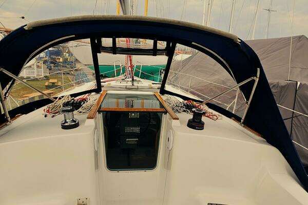 Photo of the 2004 Jeanneau 