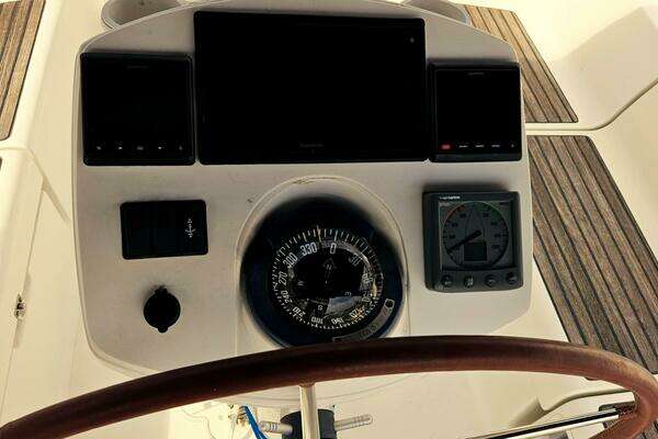 Photo of the 2004 Jeanneau 