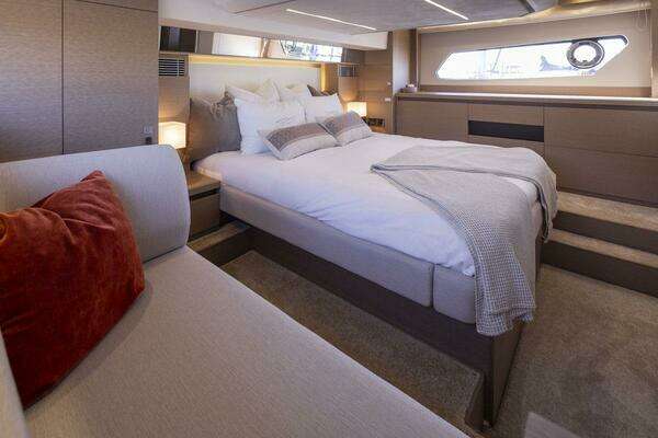 Prestige 460 Yacht For Sale