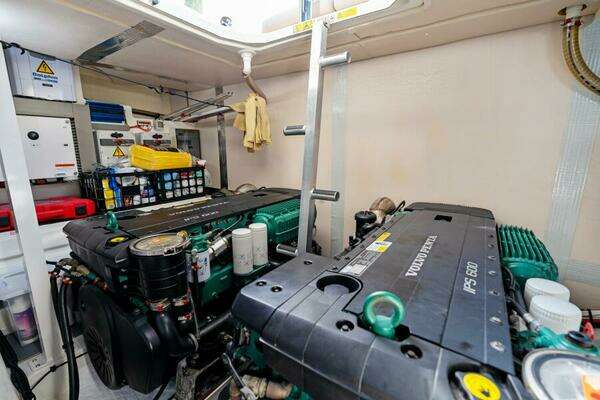 Prestige 520 Flybridge Yacht For Sale