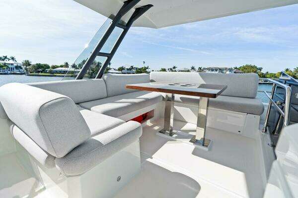 Prestige 520 Flybridge Yacht For Sale