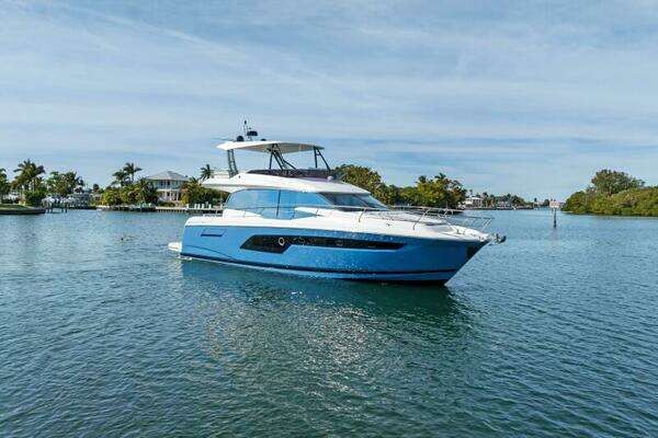 Prestige 520 Flybridge Yacht For Sale