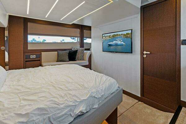 Prestige 520 Flybridge Yacht For Sale