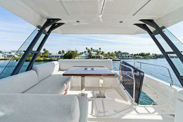 Prestige 520 Flybridge Yacht For Sale