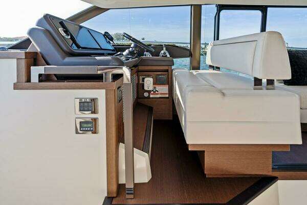 Prestige 520 Flybridge Yacht For Sale