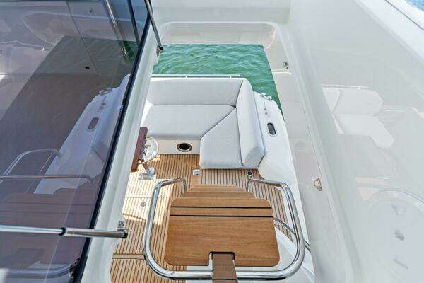 Prestige 520 Flybridge Yacht For Sale