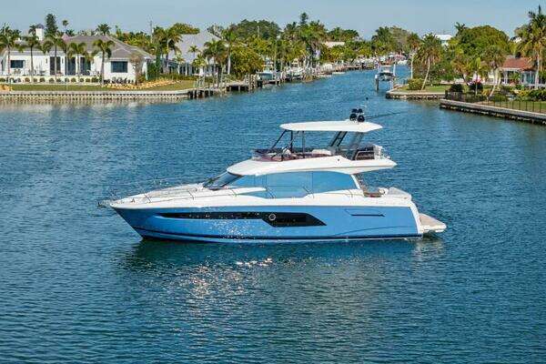 Prestige 520 Flybridge Yacht For Sale