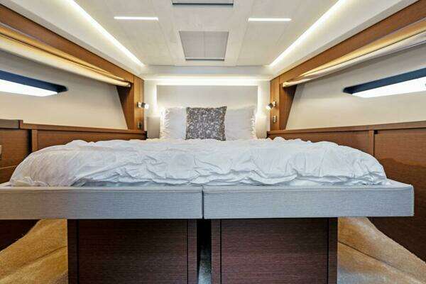 Prestige 520 Flybridge Yacht For Sale