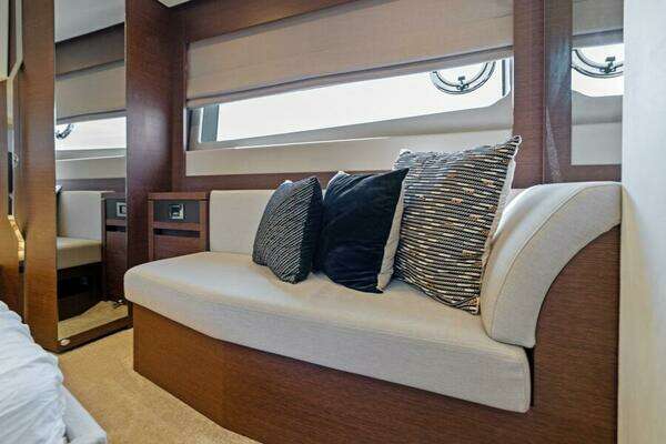 Prestige 520 Flybridge Yacht For Sale