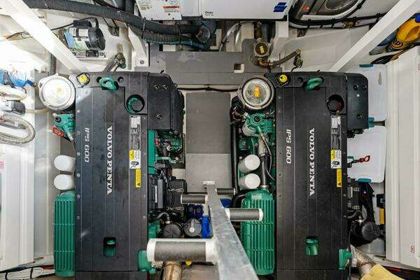 Prestige 520 Flybridge Yacht For Sale