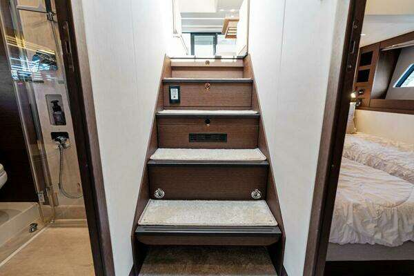 Prestige 520 Flybridge Yacht For Sale