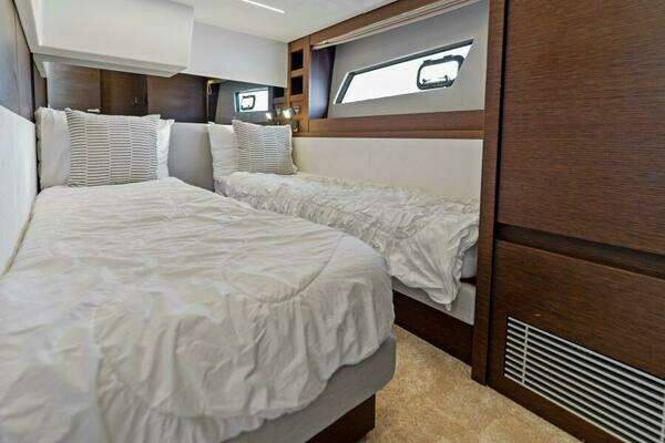 Prestige 520 Flybridge Yacht For Sale