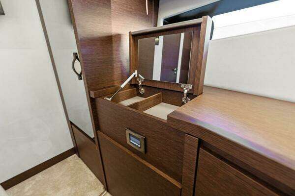 Prestige 520 Flybridge Yacht For Sale