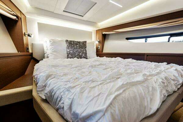 Prestige 520 Flybridge Yacht For Sale