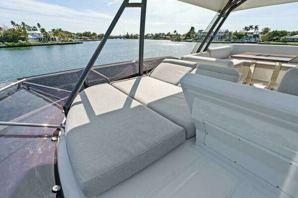Prestige 520 Flybridge Yacht For Sale