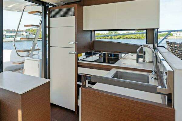 Prestige 520 Flybridge Yacht For Sale