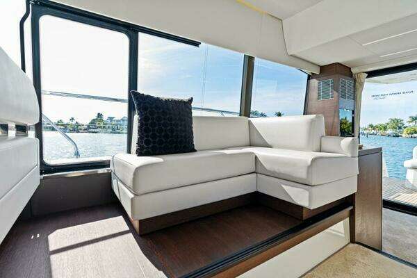Prestige 520 Flybridge Yacht For Sale