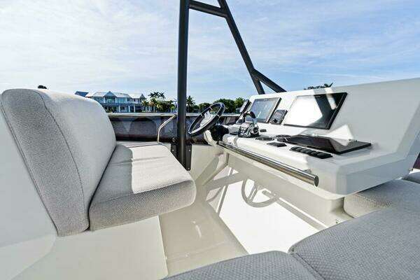 Prestige 520 Flybridge Yacht For Sale