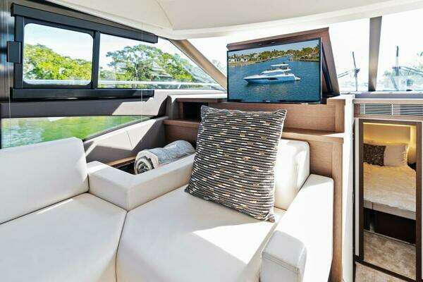 Prestige 520 Flybridge Yacht For Sale