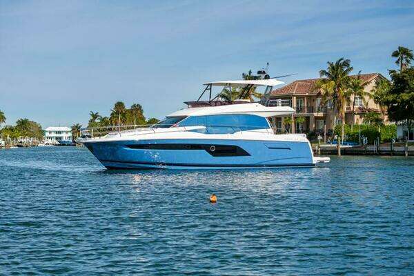 Prestige 520 Flybridge Yacht For Sale