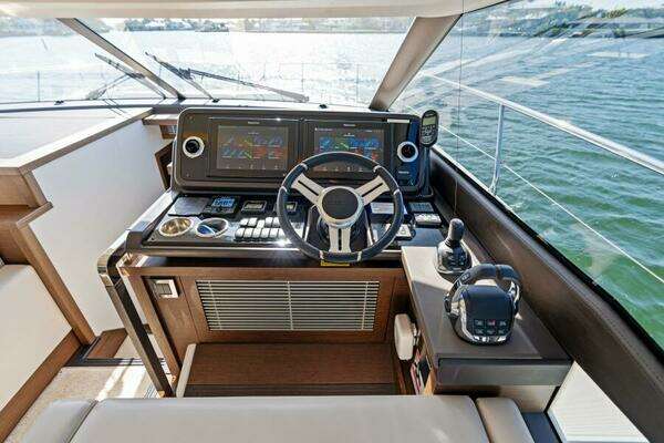 Prestige 520 Flybridge Yacht For Sale