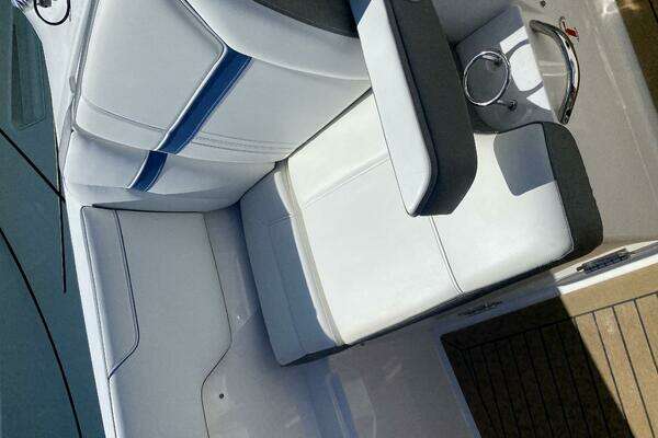 Tiara Yachts 38LX Yacht For Sale